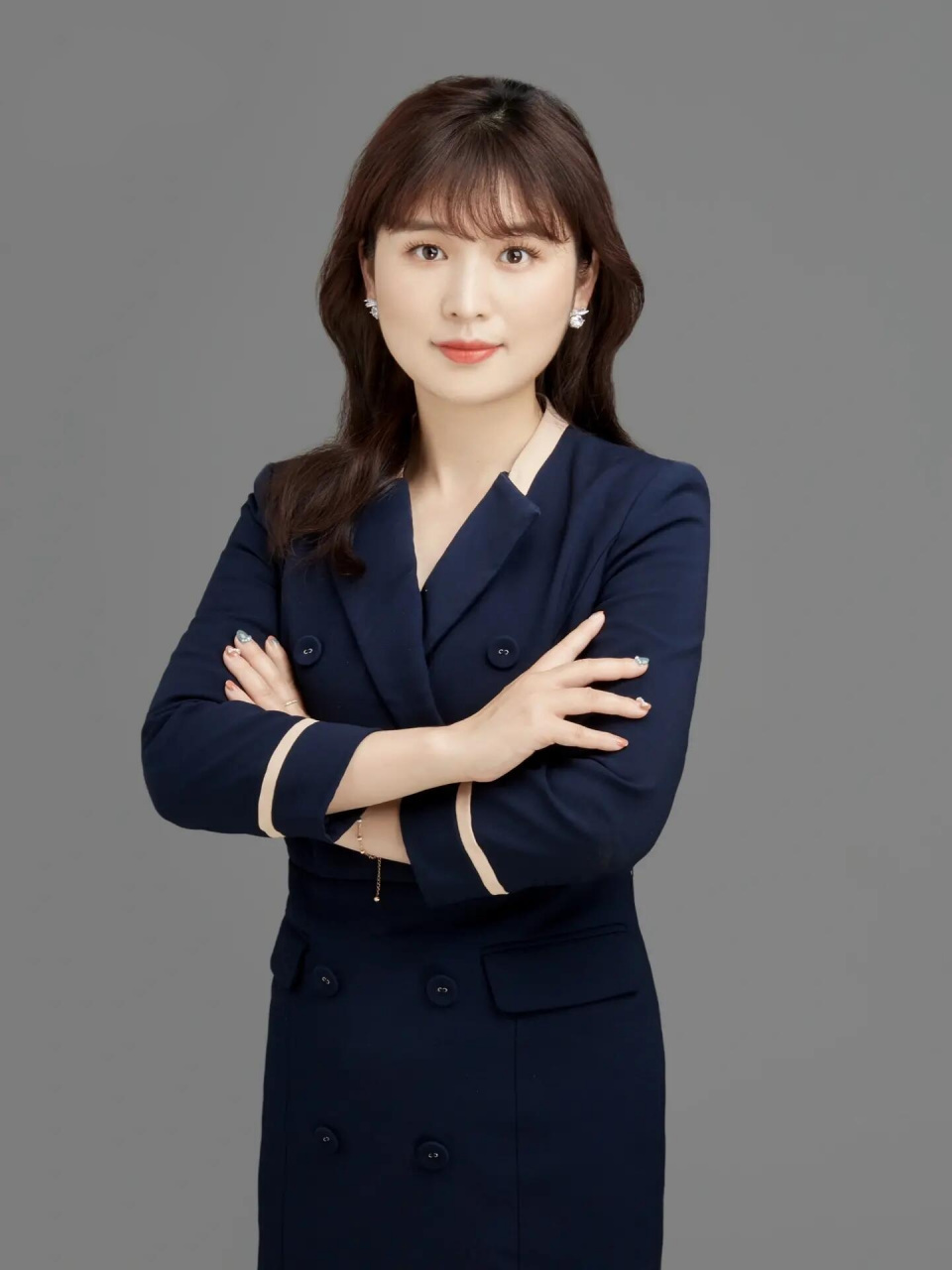 千锤百炼的职业名片 高质感地产经纪人形象照为何无可替代